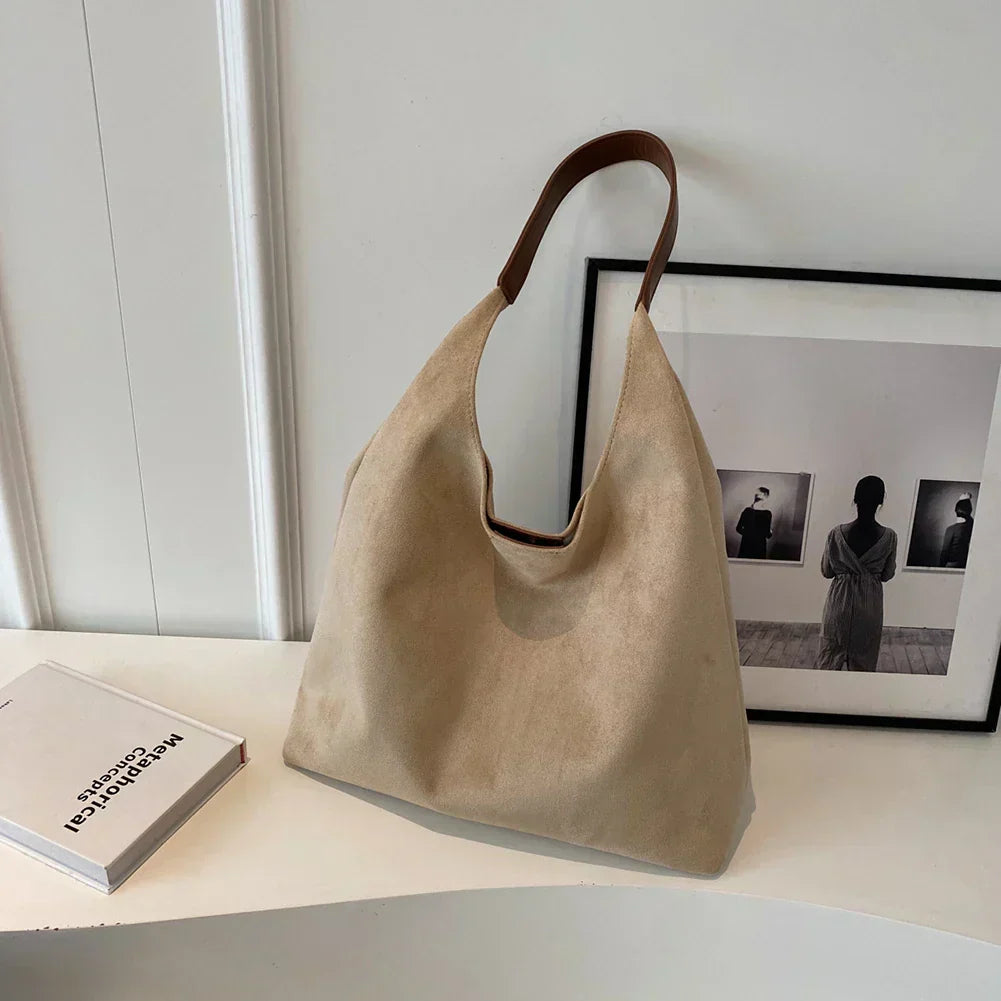 Bolso de Hombro Francesca de Gamuza Suave